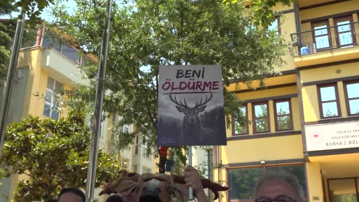 bursada-kizil-geyik-av-ihalesine-geyik-kostumlu-protesto-tKOuyS4R.jpg