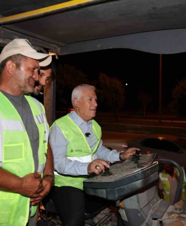 bursada-konforlu-ulasim-icin-150-bin-ton-sicak-asfalt-dokuldu-v6viq9yg.jpg