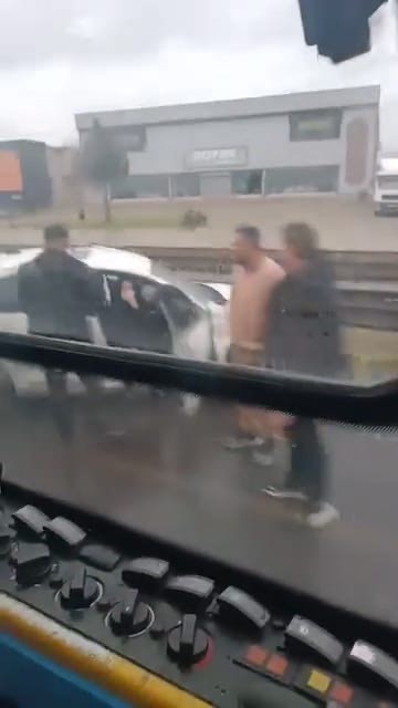 bursada kontrolden cikan otomobil prefabrik yapiya girdi 2 tTvYjIic