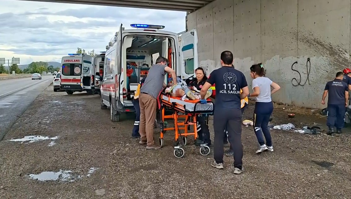 bursada koprulu kavsakta feci kaza 3 olu 2 agir yarali 1 sYO33SOc