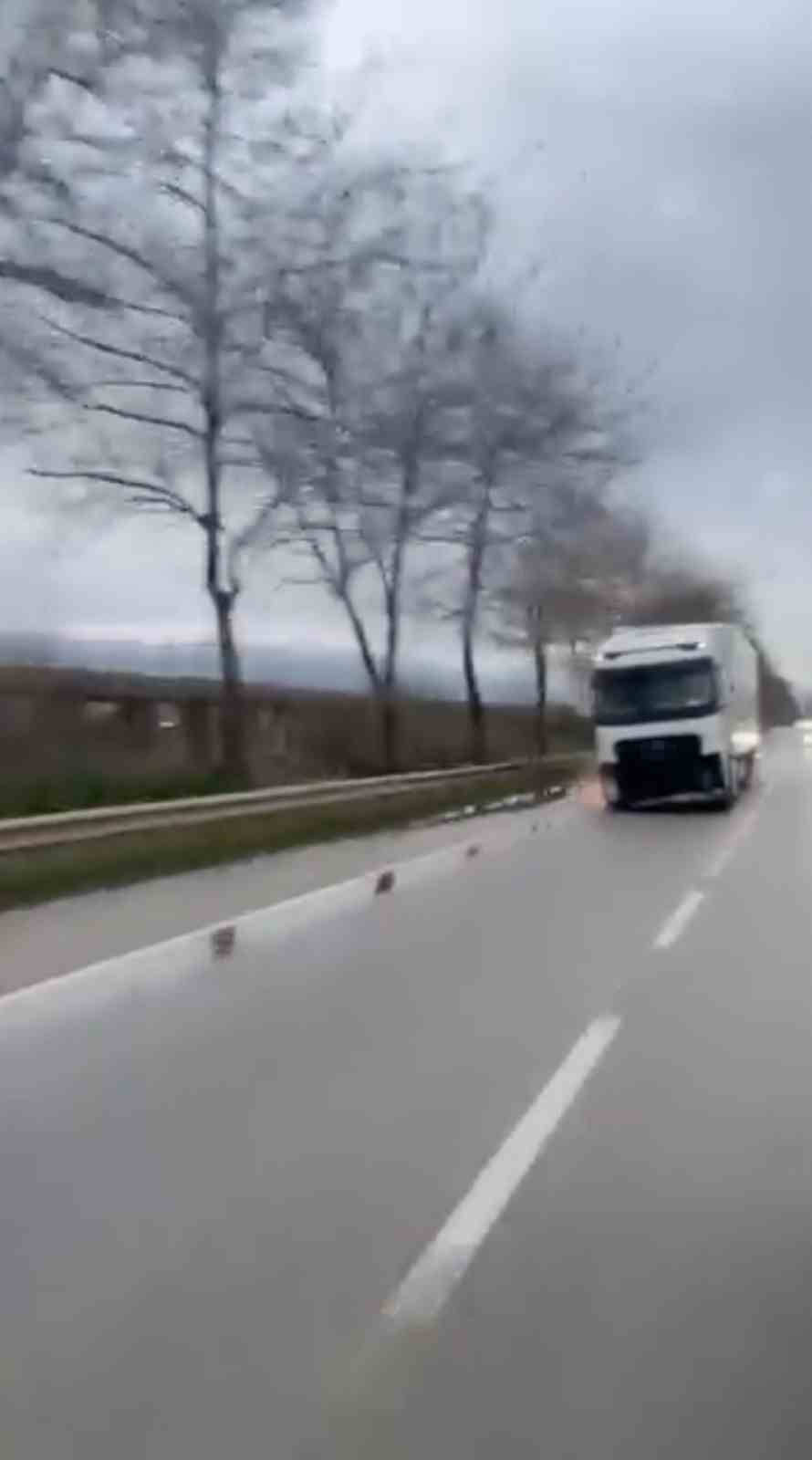 bursada korku dolu anlar diregi deviren tir olay yerinden kacti 2 zwf6qCf3