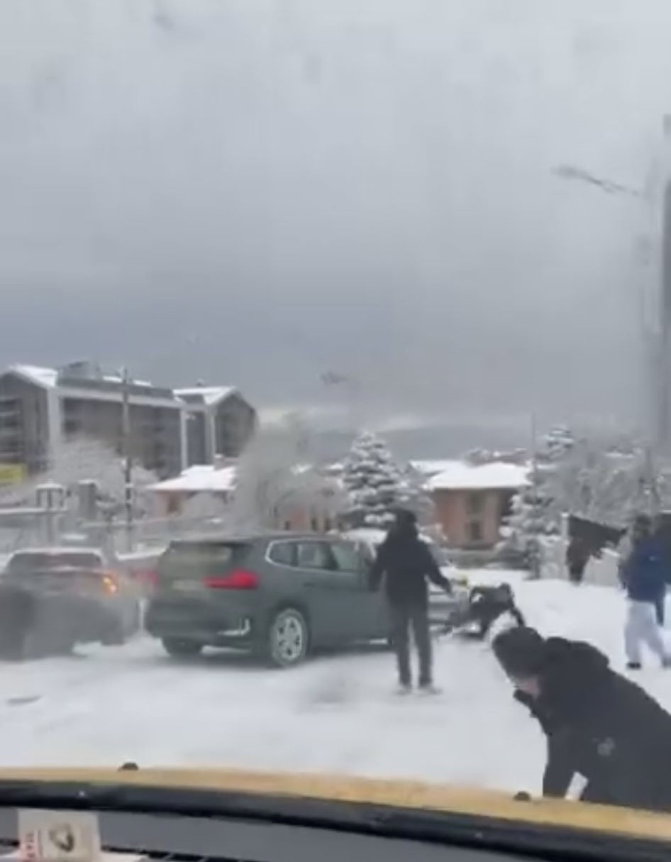 bursada korku dolu anlar kayan arac vatandaslarin arasina daldi 2 9LWH3VXU