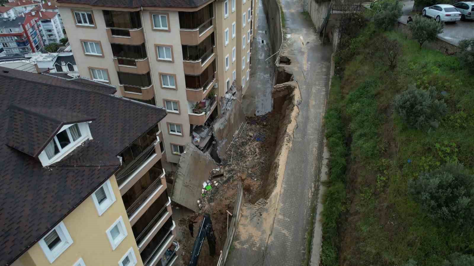 bursada korkutan gocuk havadan goruntulendibalkonlar yikildi araclar enkaz altinda 2 jKuazNSf