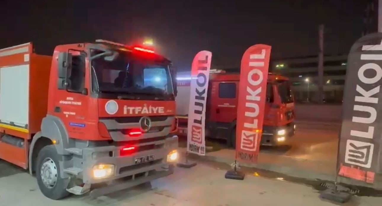 Bursa’da korkutan yangın: Alevler akaryakıt istasyonuna sıçramadan söndürüldü 5 bursada korkutan yangin alevler akaryakit istasyonuna sicramadan sonduruldu 1 rkQ7VzWr