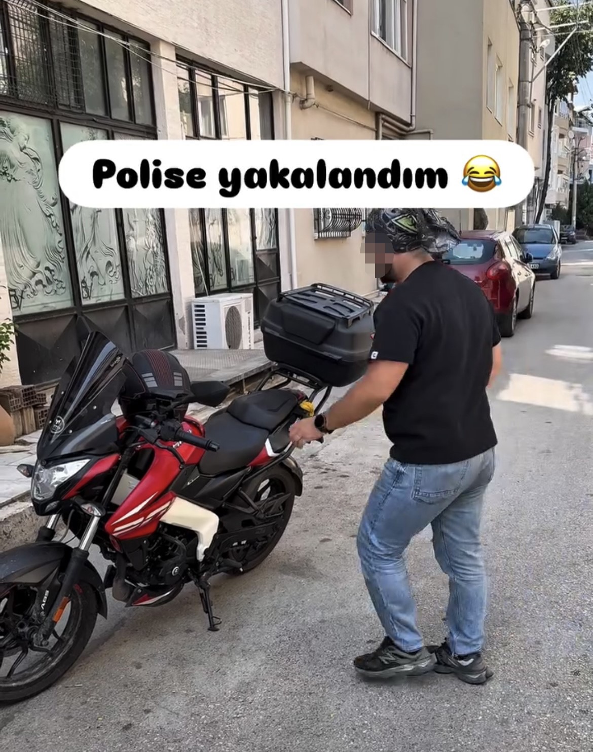 bursada kurgu video ceken 2 sahis polis kiyafeti giyince gozaltina alindi 0 nkVYCpDO