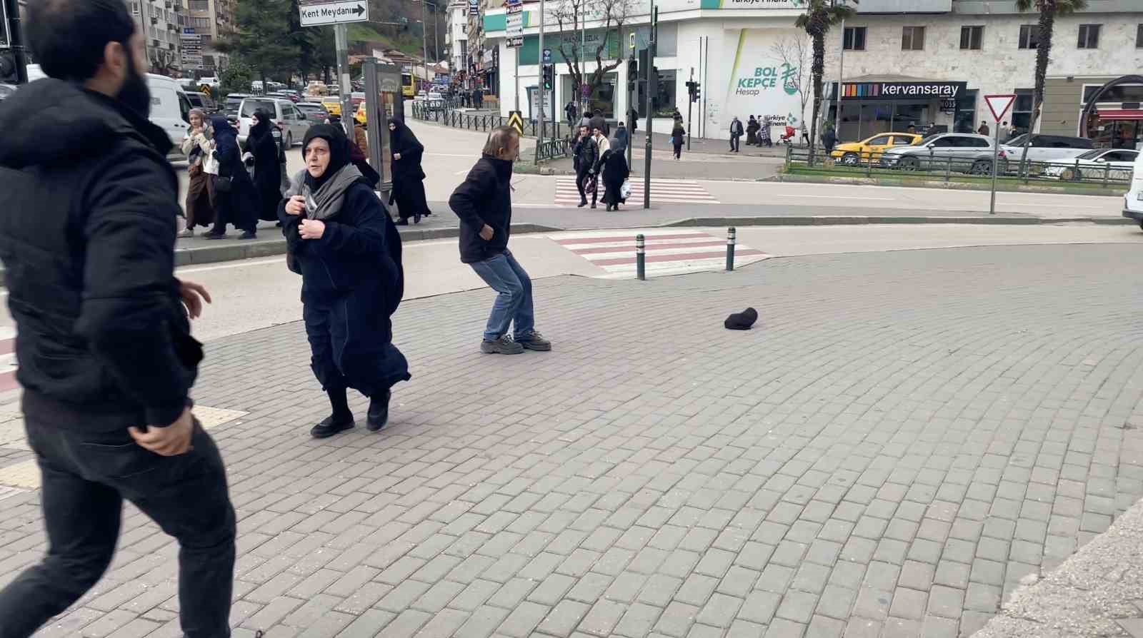 bursada kuvvetli ruzg r etkisini artirdi 0 4UNewWtS