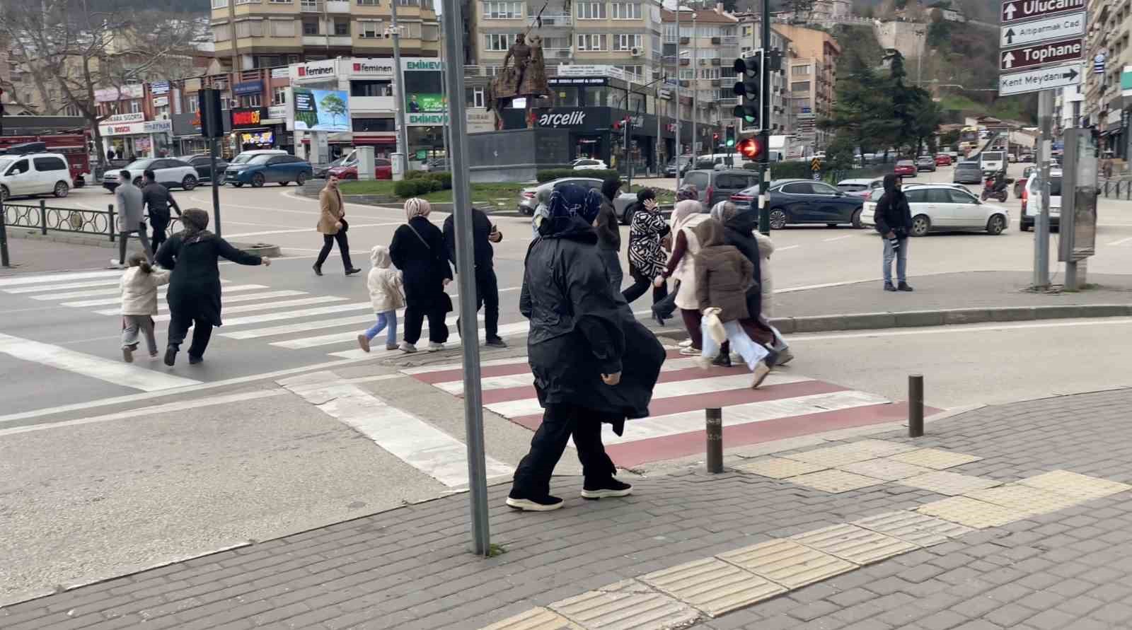 bursada kuvvetli ruzg r etkisini artirdi 5 7bLeQ9bw