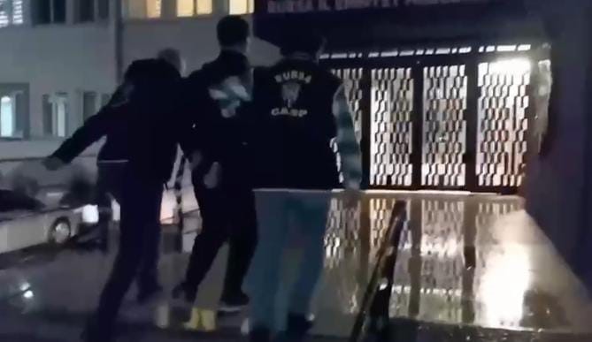 bursada kuyumcuya silahli yagma girisiminin suphelisi yakalandi 3 Le9UYnM7