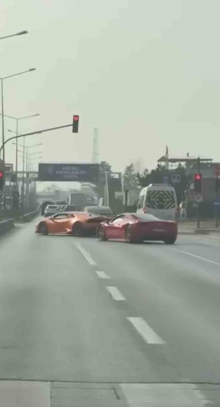 bursada lamborghini ve ferrari suruculerine 100 bin tl ceza 1 RdmhqIZI