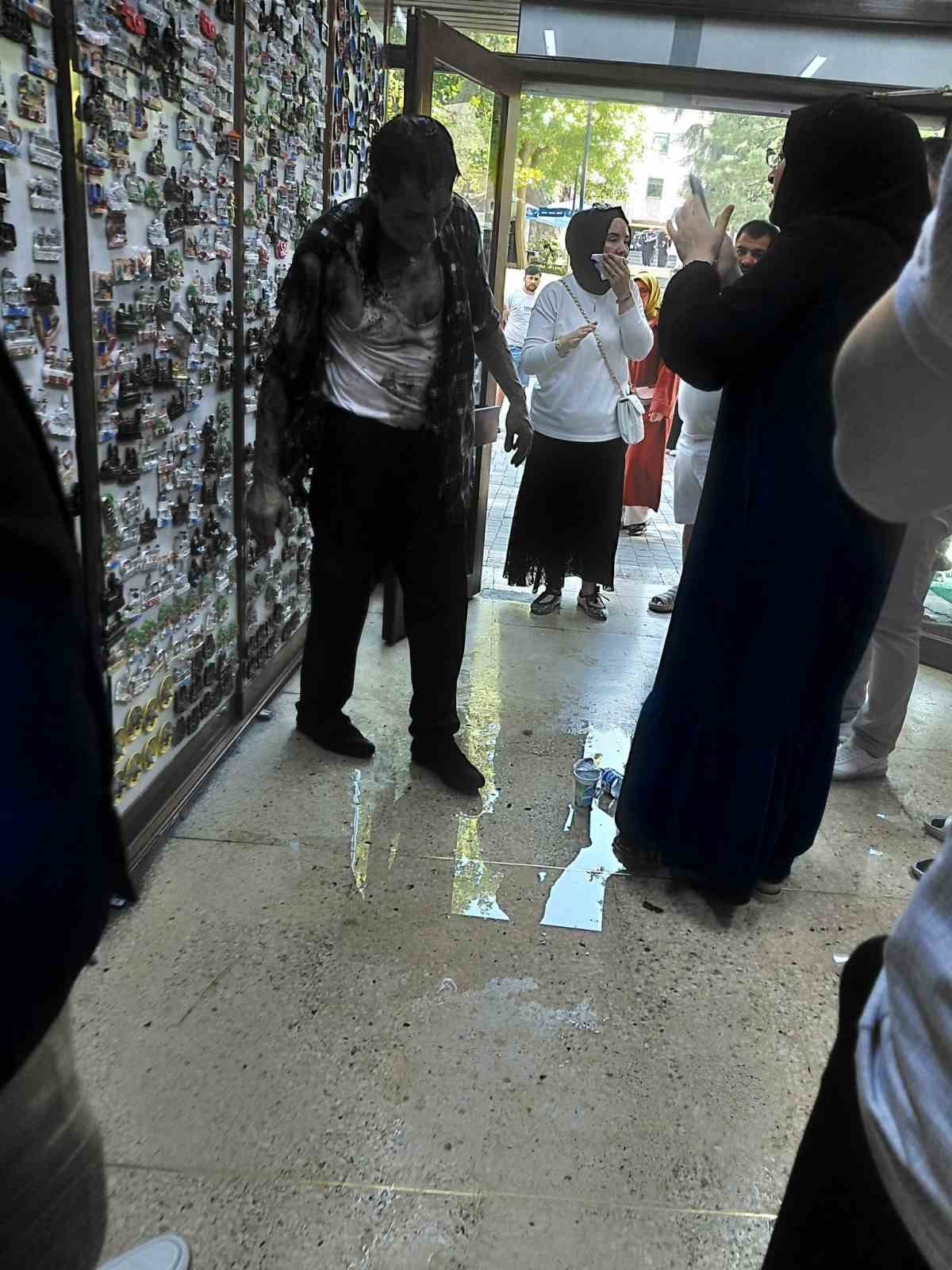 Bursa’da lavaboyu açmak için dökülen kimyasal madde patladı: 2 yaralı 4 bursada lavaboyu acmak icin dokulen kimyasal madde patladi 2 yarali 0 8mPtiupT