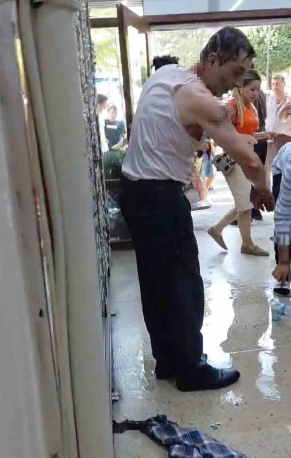 Bursa’da lavaboyu açmak için dökülen kimyasal madde patladı: 2 yaralı 5 bursada lavaboyu acmak icin dokulen kimyasal madde patladi 2 yarali 1 XFMumqrD