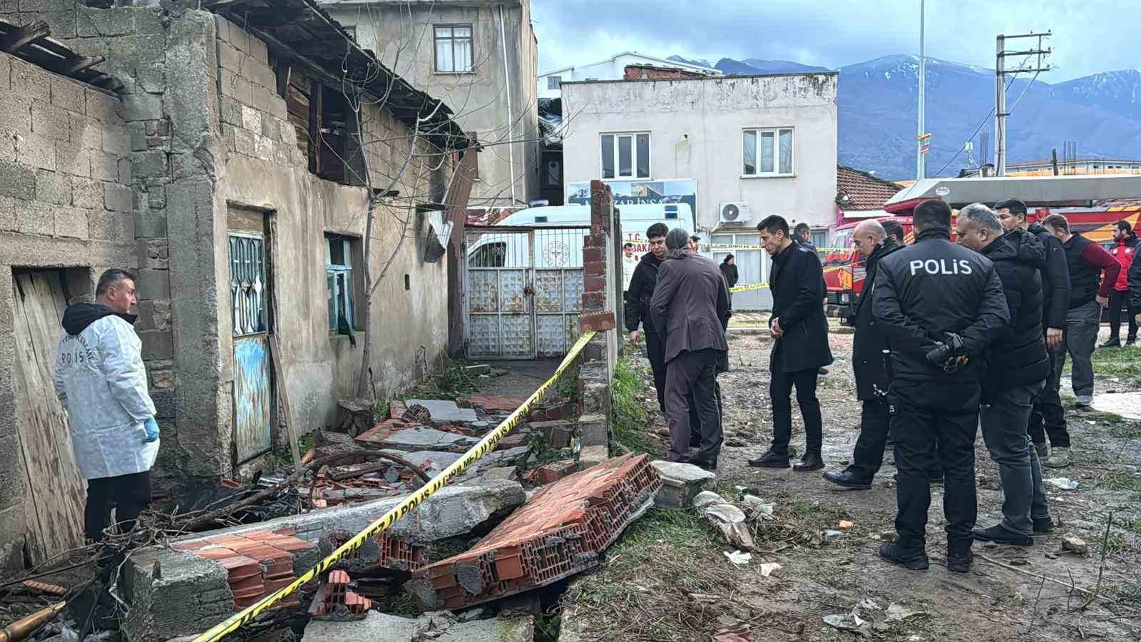 bursada lodos can aldi lodosta yikilan duvarin altinda kalan genc hayatini kaybetti 2 DK7SbWCd