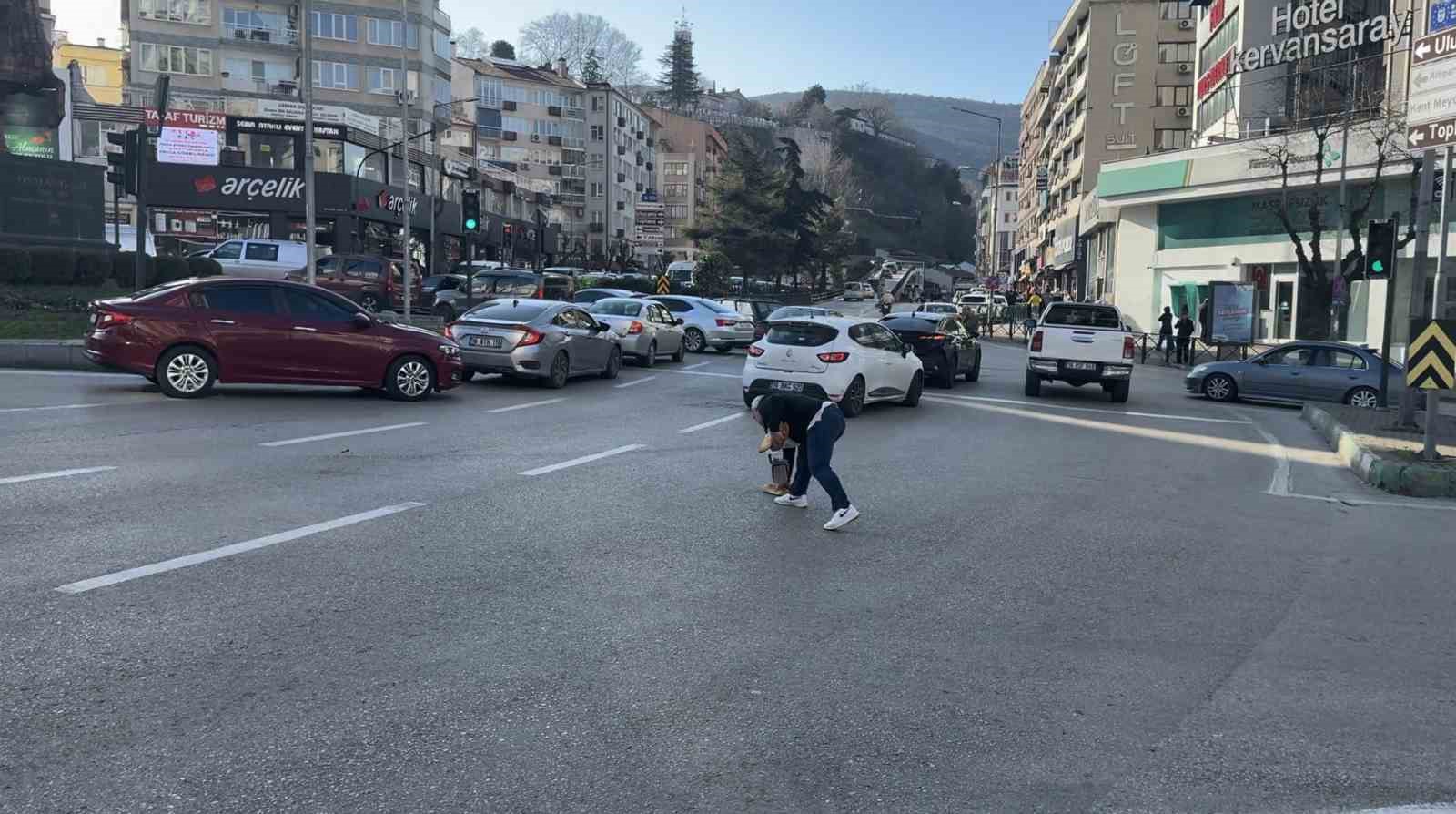 bursada lodos zor anlar yasatti trafik lambasina tutundular 4 GPKAUsfB