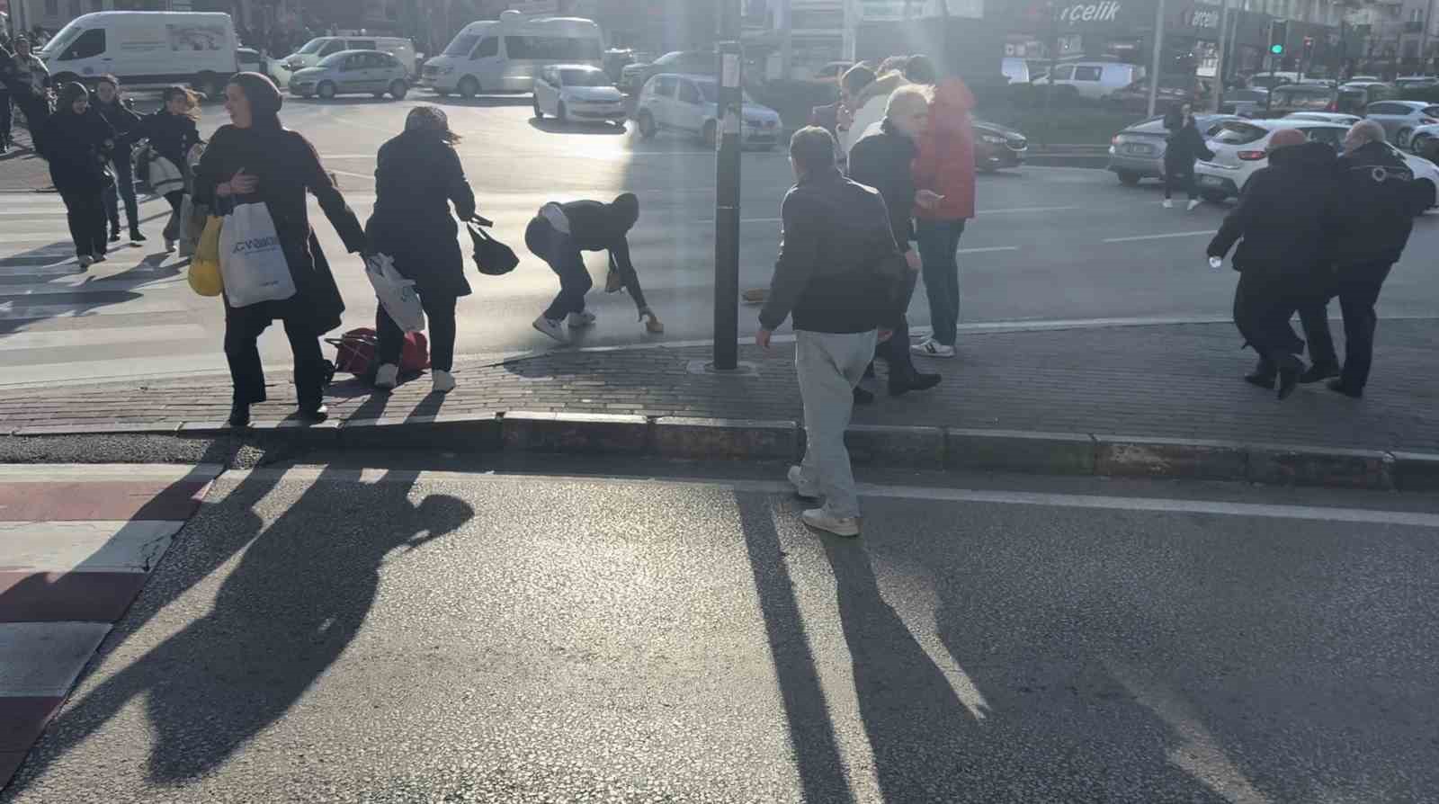 bursada lodos zor anlar yasatti trafik lambasina tutundular 5 i1ZBm1cd