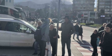 bursada-lodos-zor-anlar-yasatti-trafik-lambasina-tutundular-QkLmVS5f.jpg