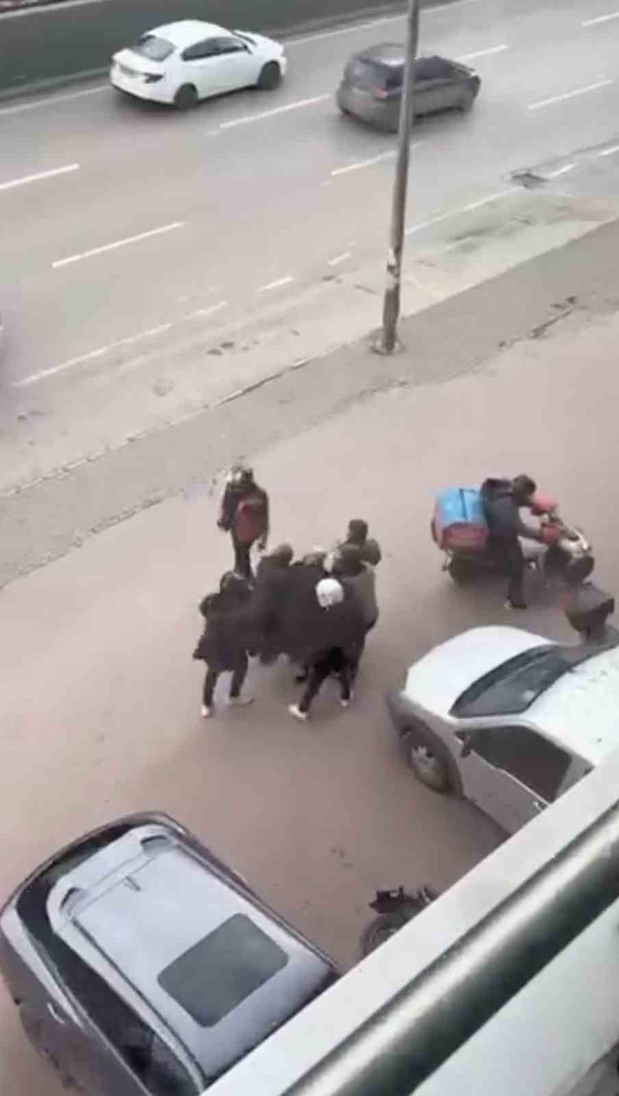 bursada lodosa yakalanan yasli kadina kuryeler siper oldu 0 EfOV7qmX