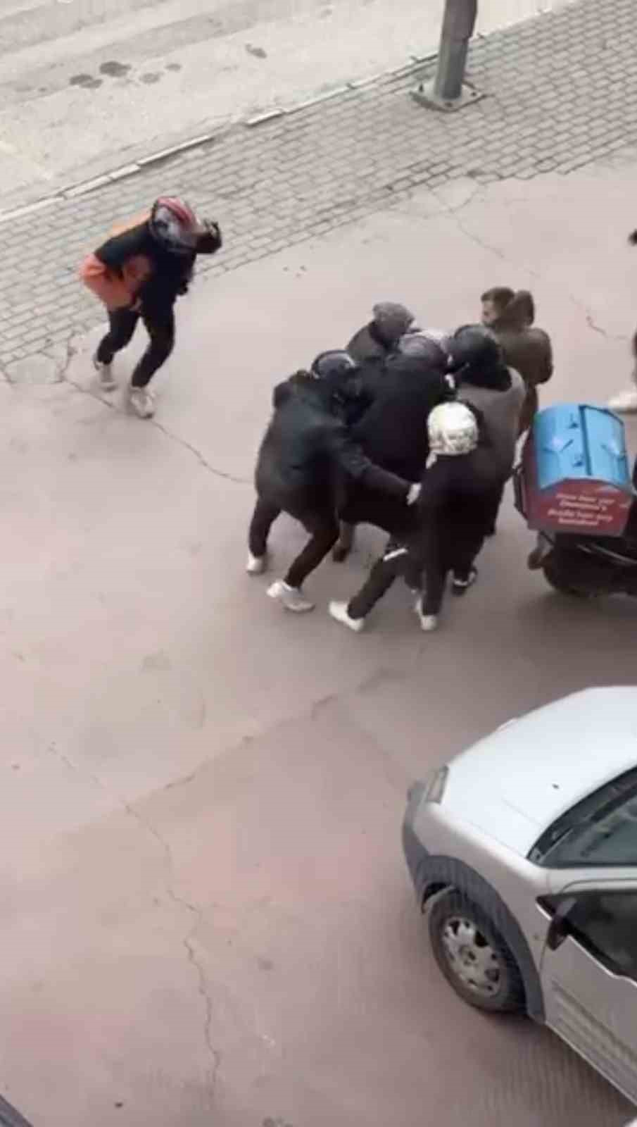 bursada lodosa yakalanan yasli kadina kuryeler siper oldu 1 SzPAw6gX