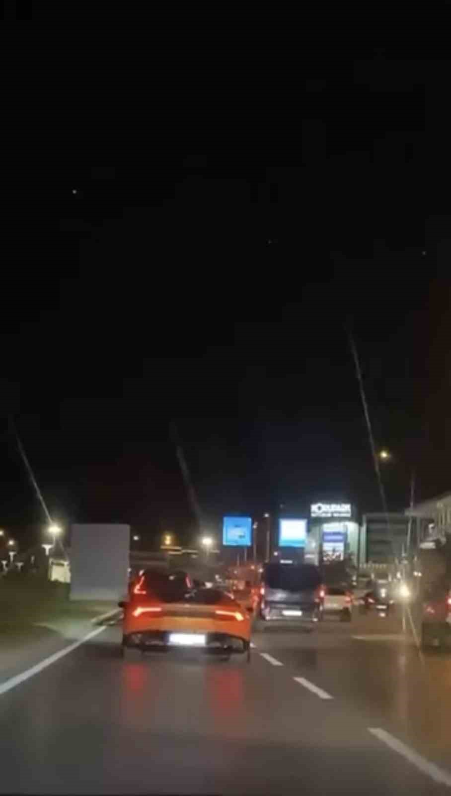 Bursa’da lüks otomobil kazaya karıştı, sürücü kaçtı 4 bursada luks otomobil kazaya karisti surucu kacti 0 EZfPi5ZQ