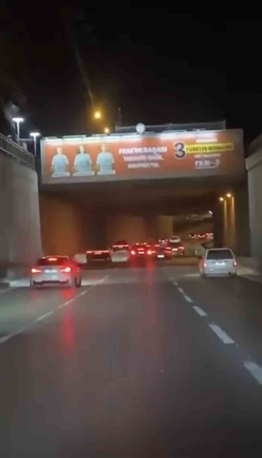 Bursa’da lüks otomobil kazaya karıştı, sürücü kaçtı 6 bursada luks otomobil kazaya karisti surucu kacti 2 WZnNXZTU