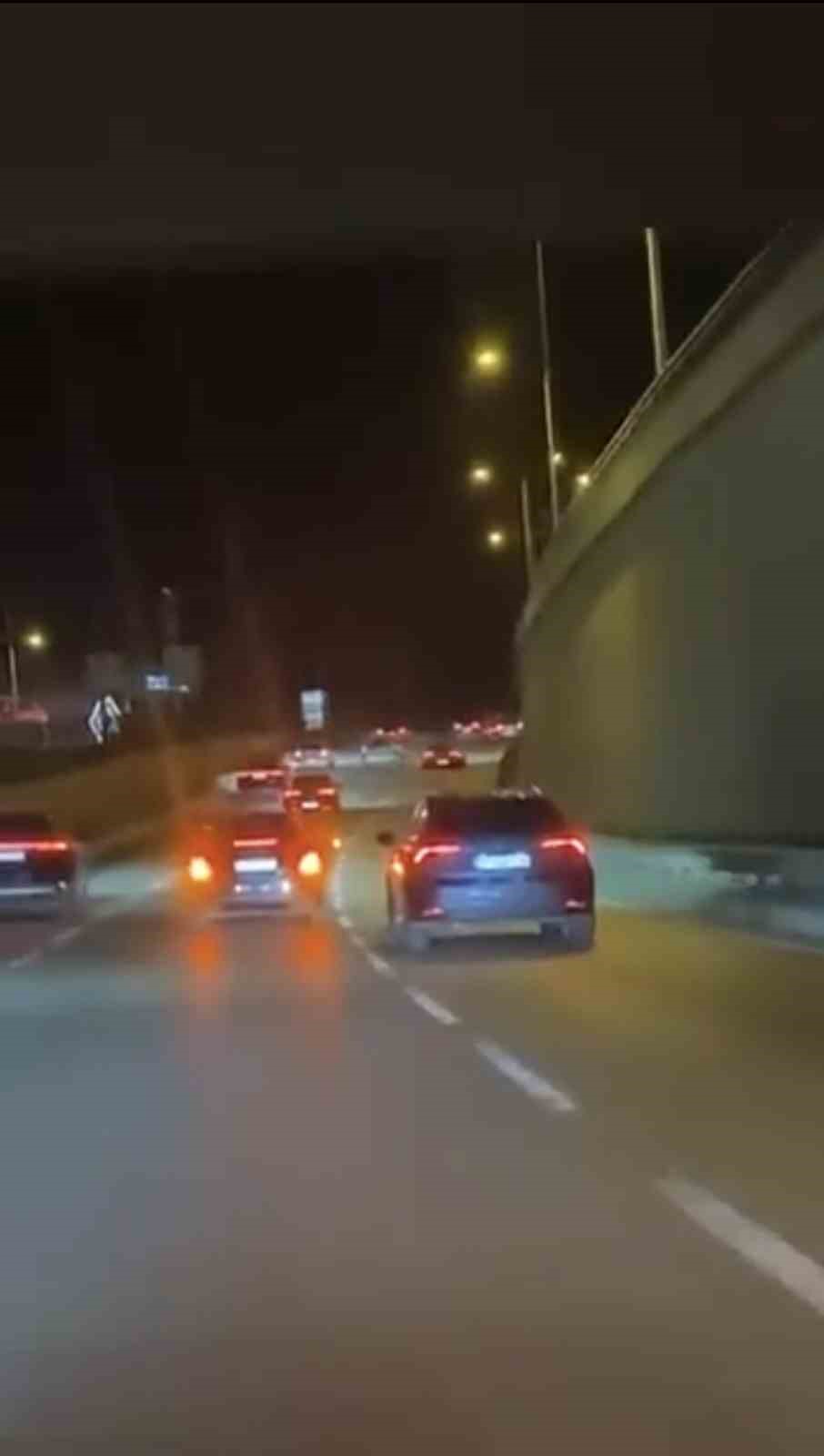 Bursa’da lüks otomobil kazaya karıştı, sürücü kaçtı 7 bursada luks otomobil kazaya karisti surucu kacti 3 Wrtgb42l