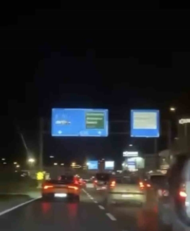 bursada-luks-otomobil-kazaya-karisti-surucu-kacti-RqVEy8kK.jpg