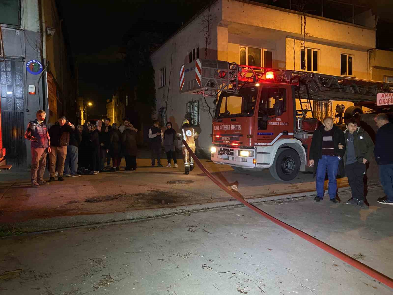 bursada marangoz atolyesinde yangin elektrikli arac ve atv motor alev aldi 2 1UOGGMwg