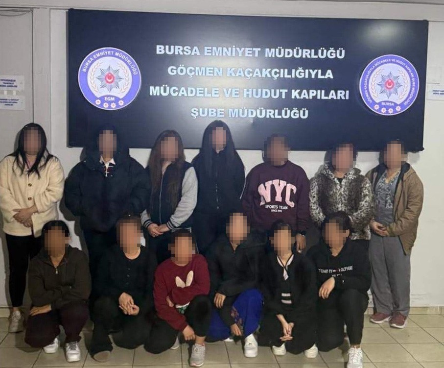 bursada masaj salonlarina es zamanli operasyon 13 kacak calisan yakalandi 0 fZBKKVsz