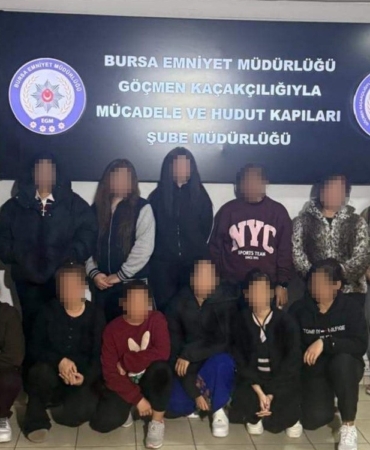 bursada-masaj-salonlarina-es-zamanli-operasyon-13-kacak-calisan-yakalandi-I3PEKd7F.jpg