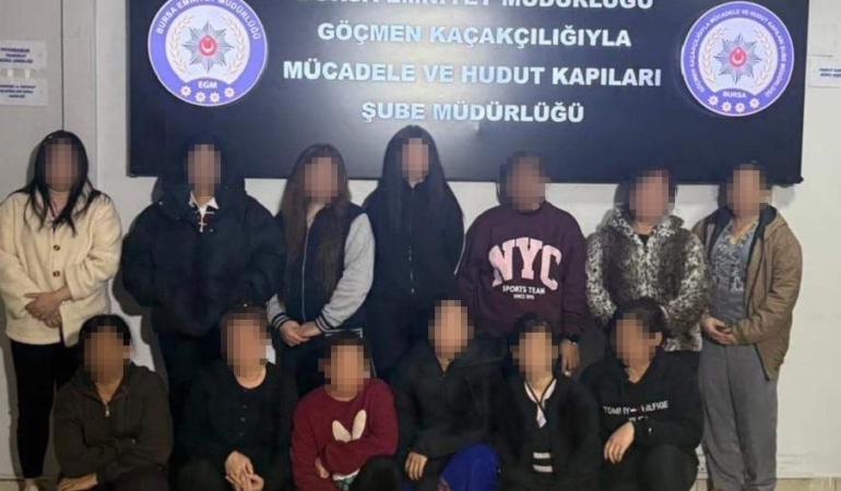 bursada-masaj-salonlarina-es-zamanli-operasyon-13-kacak-calisan-yakalandi-I3PEKd7F.jpg