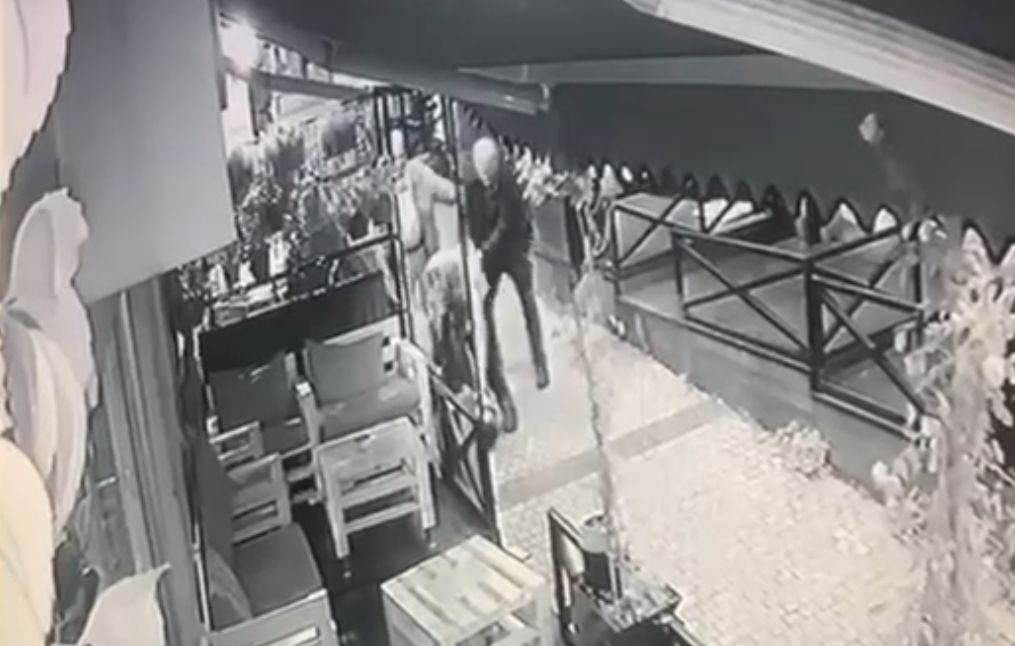bursada mekana alinmayan alkollu sahis dehset sacti 4 yarali 0 iUYMNdby