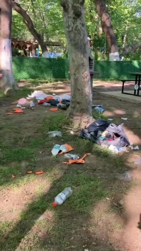 bursada mesire alani bir gunde copluge dondu 2 1gZSXQ24