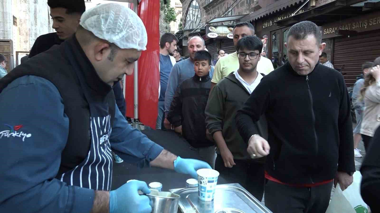 bursada meydanlara kurulan dev ekranlarda dunya kupasi heyecani yasandi 1 nKUXzJyc
