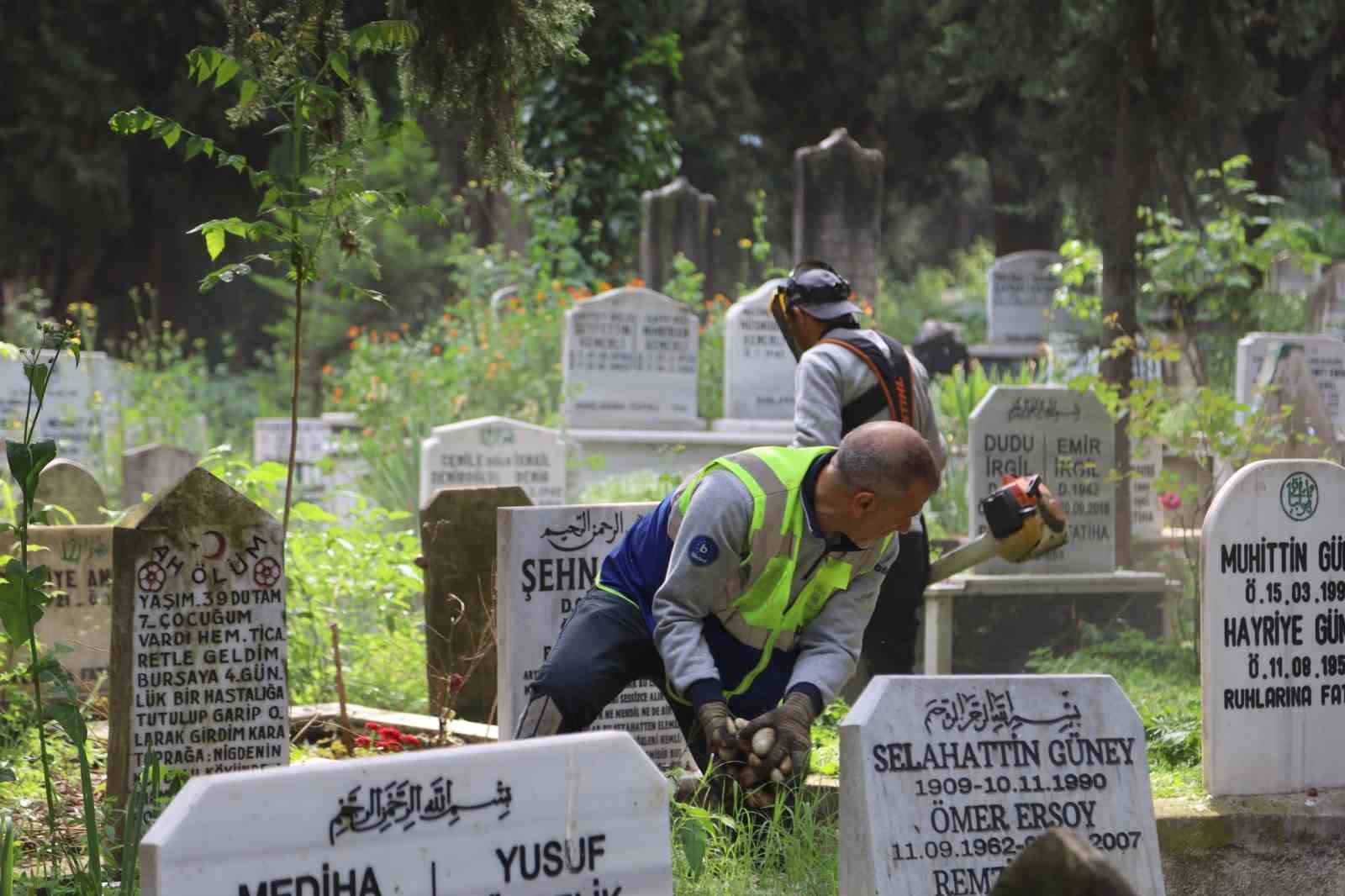 bursada mezarliklar bayrama hazir 1 DdJrnOmB