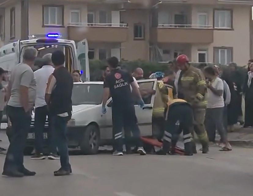 Bursa’da minibüs ile otomobil çarpıştı: 9 yaralı 5 bursada minibus ile otomobil carpisti 9 yarali 1 3BHliGj6