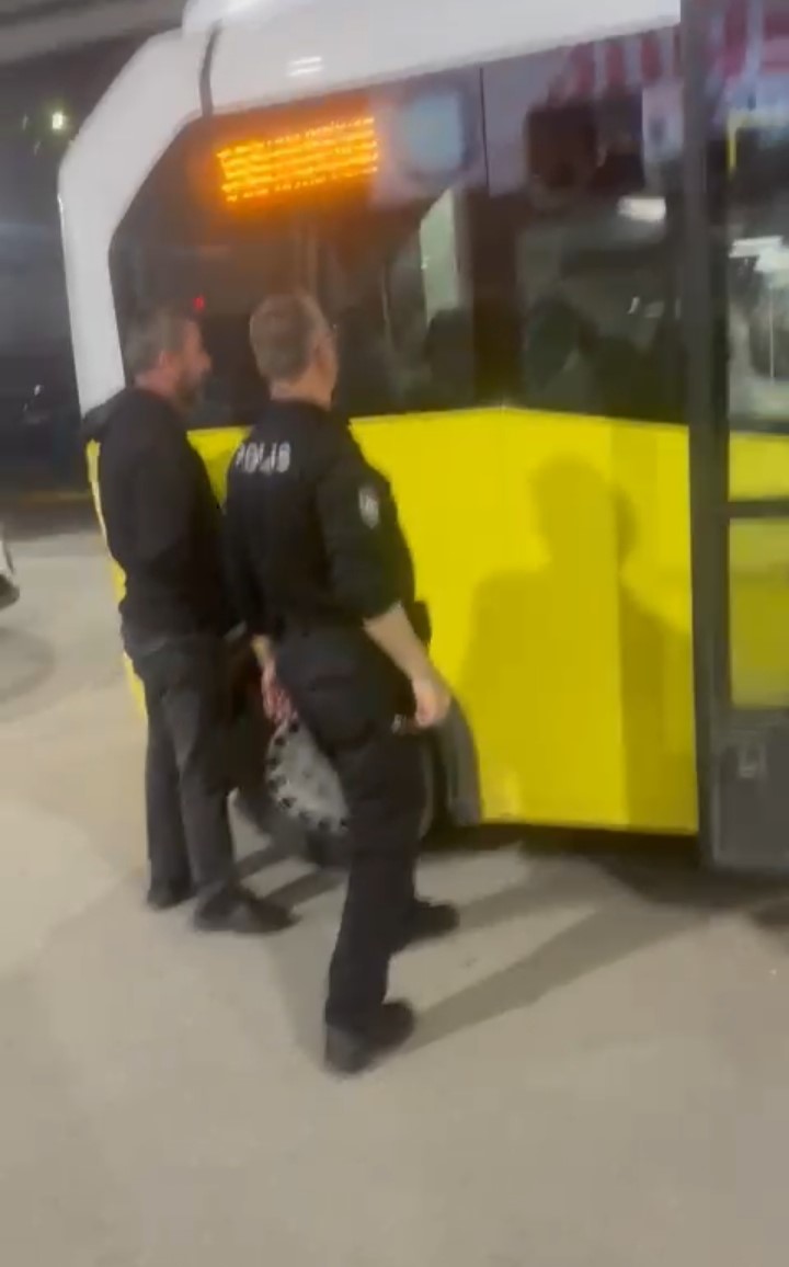 bursada minibuste kalp krizi sofor hastaneye ulastirdi 1 RNRKV8mF