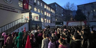 bursada-minik-ogrenciler-depremde-hayatini-kaybedenleri-unutmadi-myb2AhVd.jpg