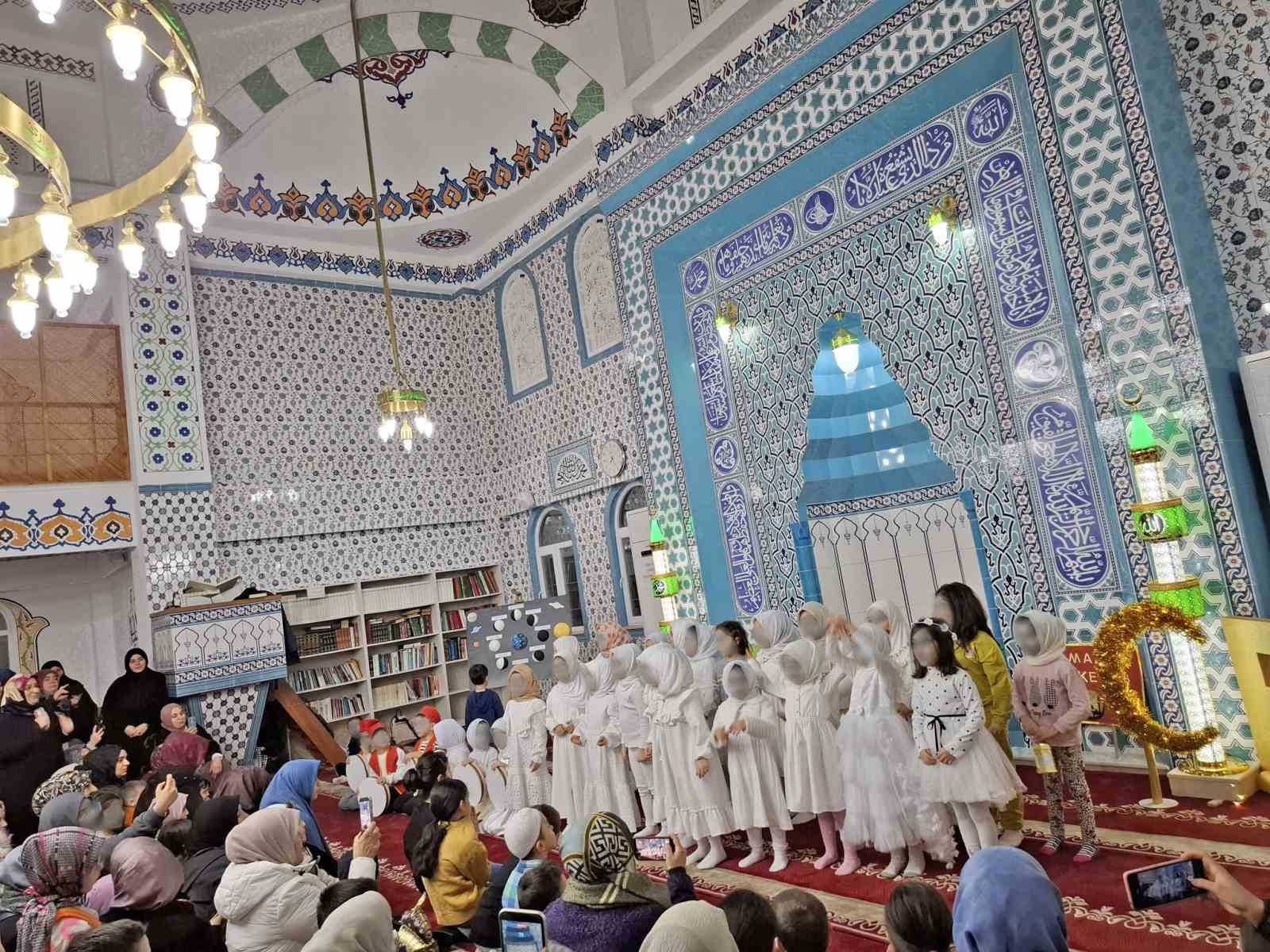bursada miniklerden ramazan cami ve hayat temali etkinlik 0 BTbS7nJL