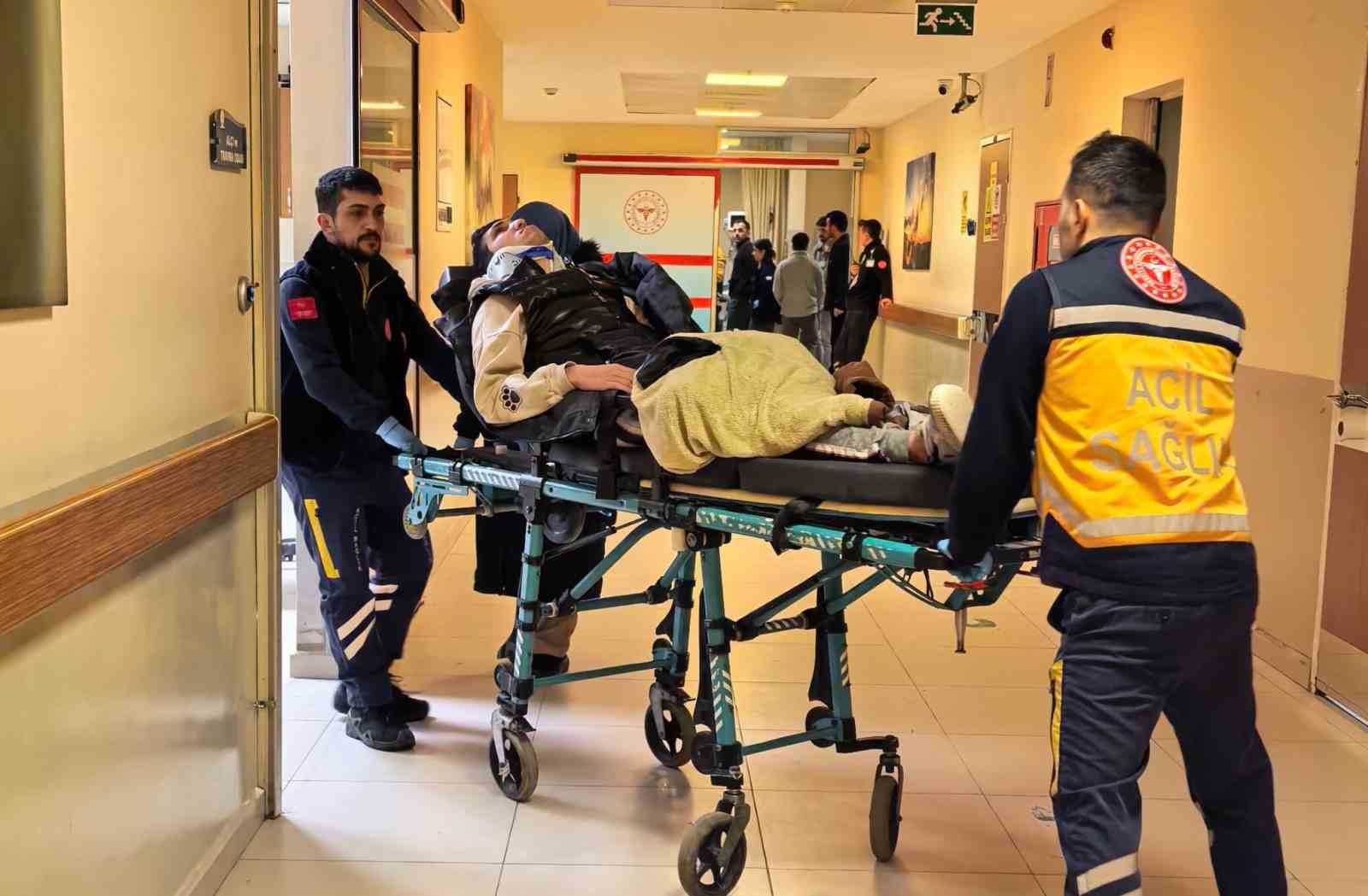 bursada motosiklet cukura duserek devrildi 1i agir 2 yarali 0 ZEzOmbmF
