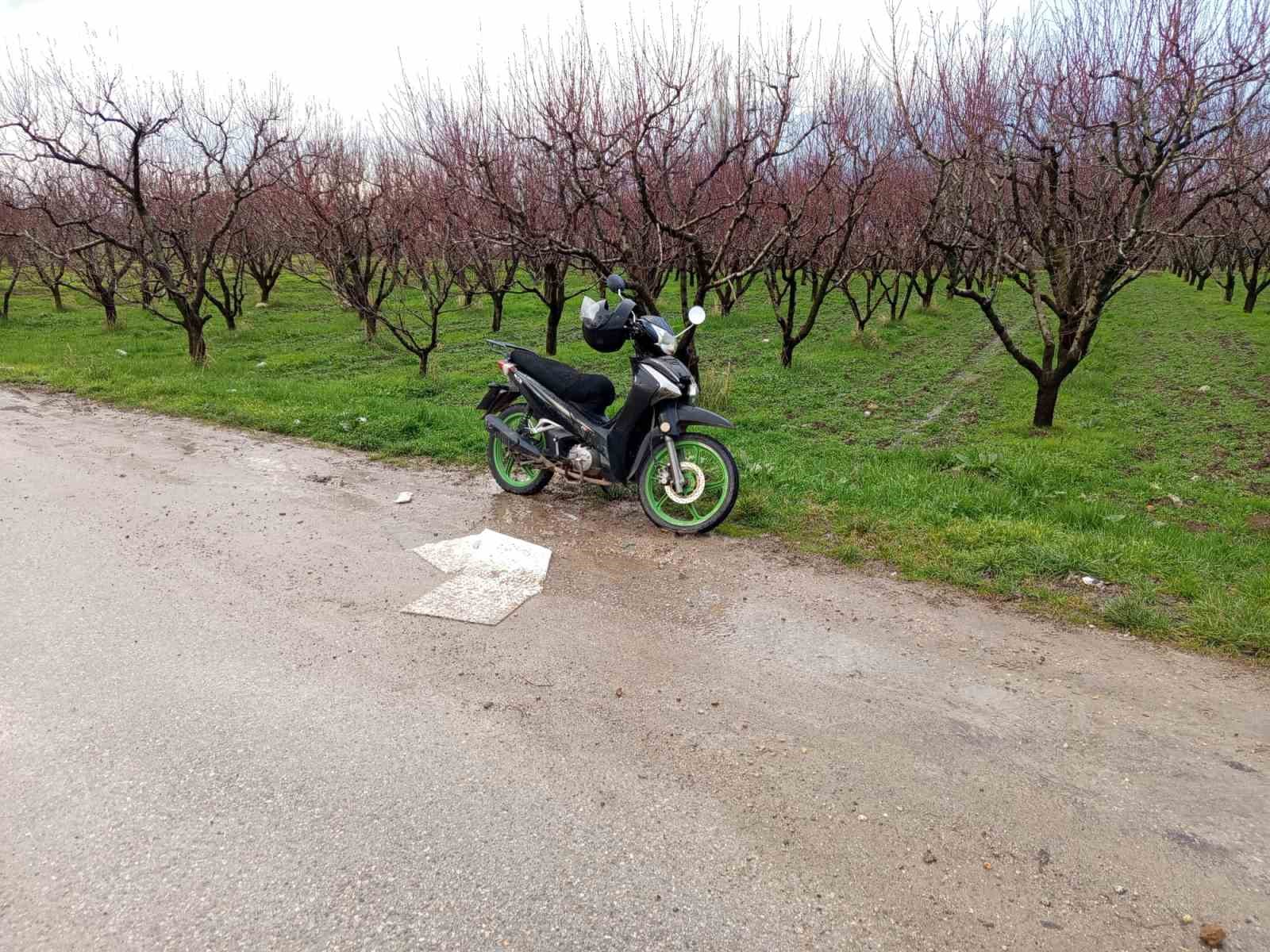 bursada motosiklet cukura duserek devrildi 1i agir 2 yarali 3 HYaNBz6u