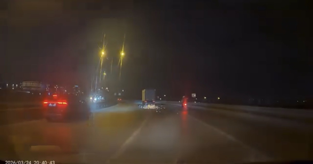 bursada motosiklet kazasi kamerada surucu yola boyle savruldu 1 zvaQScLQ