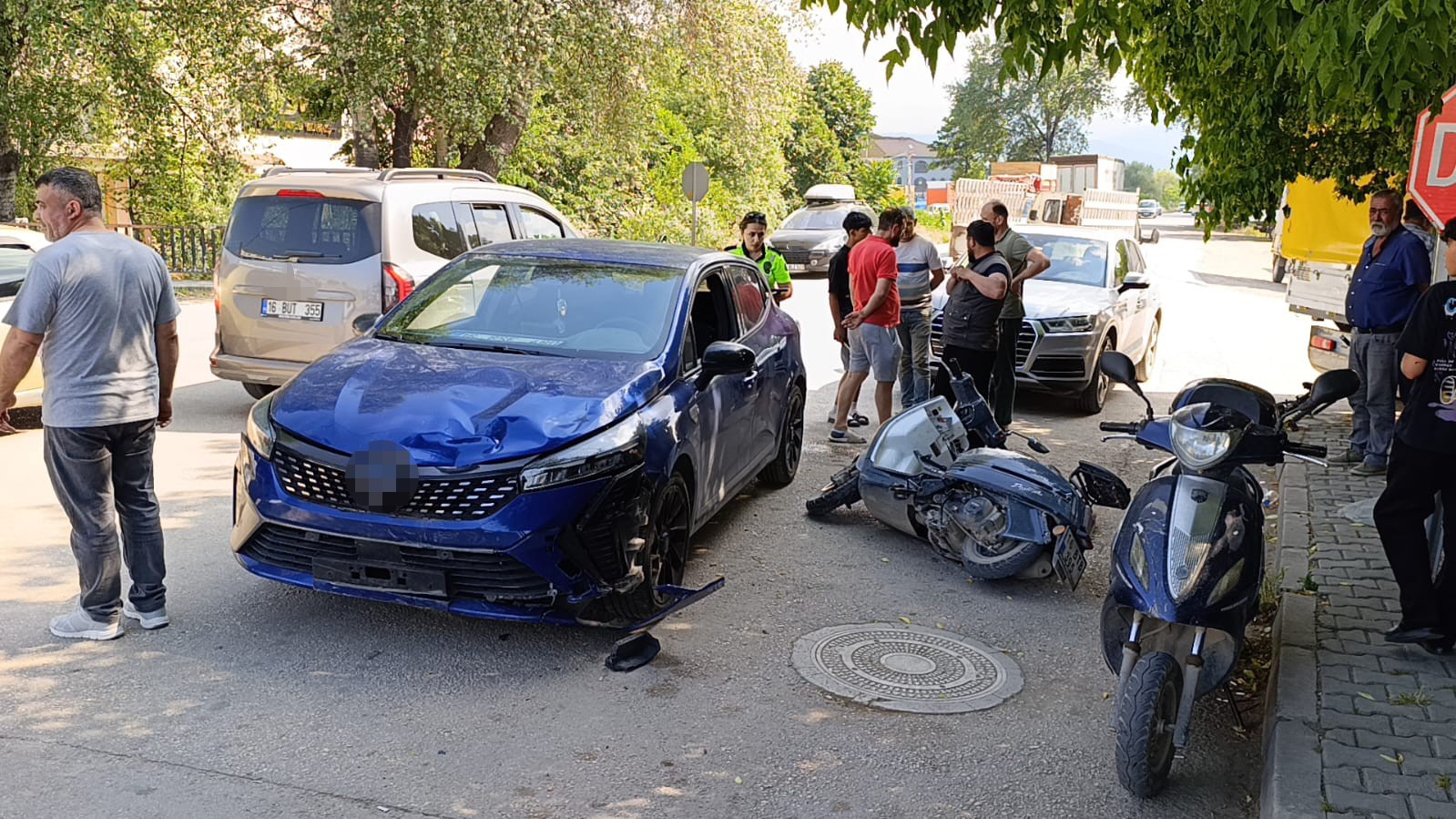 Bursa’da motosiklet otomobille çarpıştı: 1 yaralı 5 bursada motosiklet otomobille carpisti 1 yarali 1 8kILBUs3