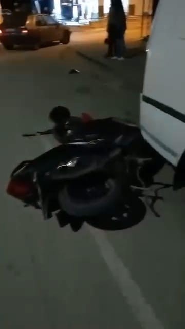 bursada motosiklet surucusu 3 araca carpip yaralandi 2 TeGOHB9H