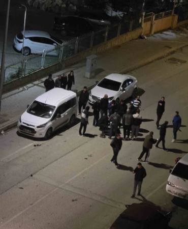 bursada-motosiklet-surucusu-3-araca-carpip-yaralandi-uTHZy9LJ.jpg