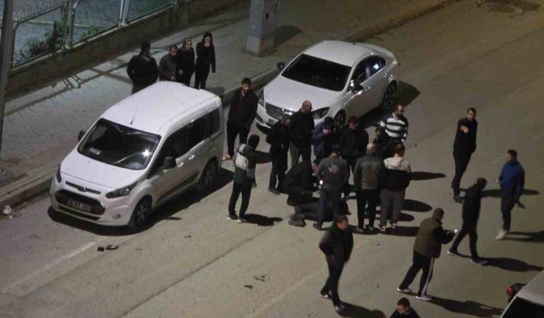 bursada-motosiklet-surucusu-3-araca-carpip-yaralandi-uTHZy9LJ.jpg