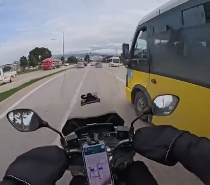 bursada motosiklet surucusunun dikkati kazayi onledi 4
