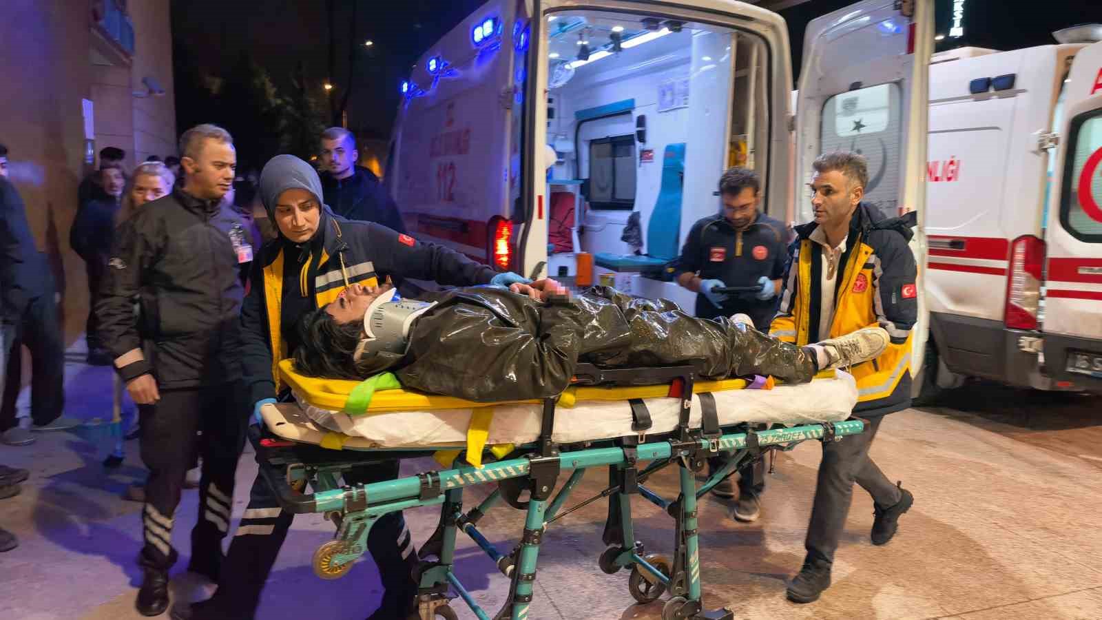 Bursa’da motosiklet yayalara çarptı: 1’i ağır 2 yaralı 6 bursada motosiklet yayalara carpti 1i agir 2 yarali 2