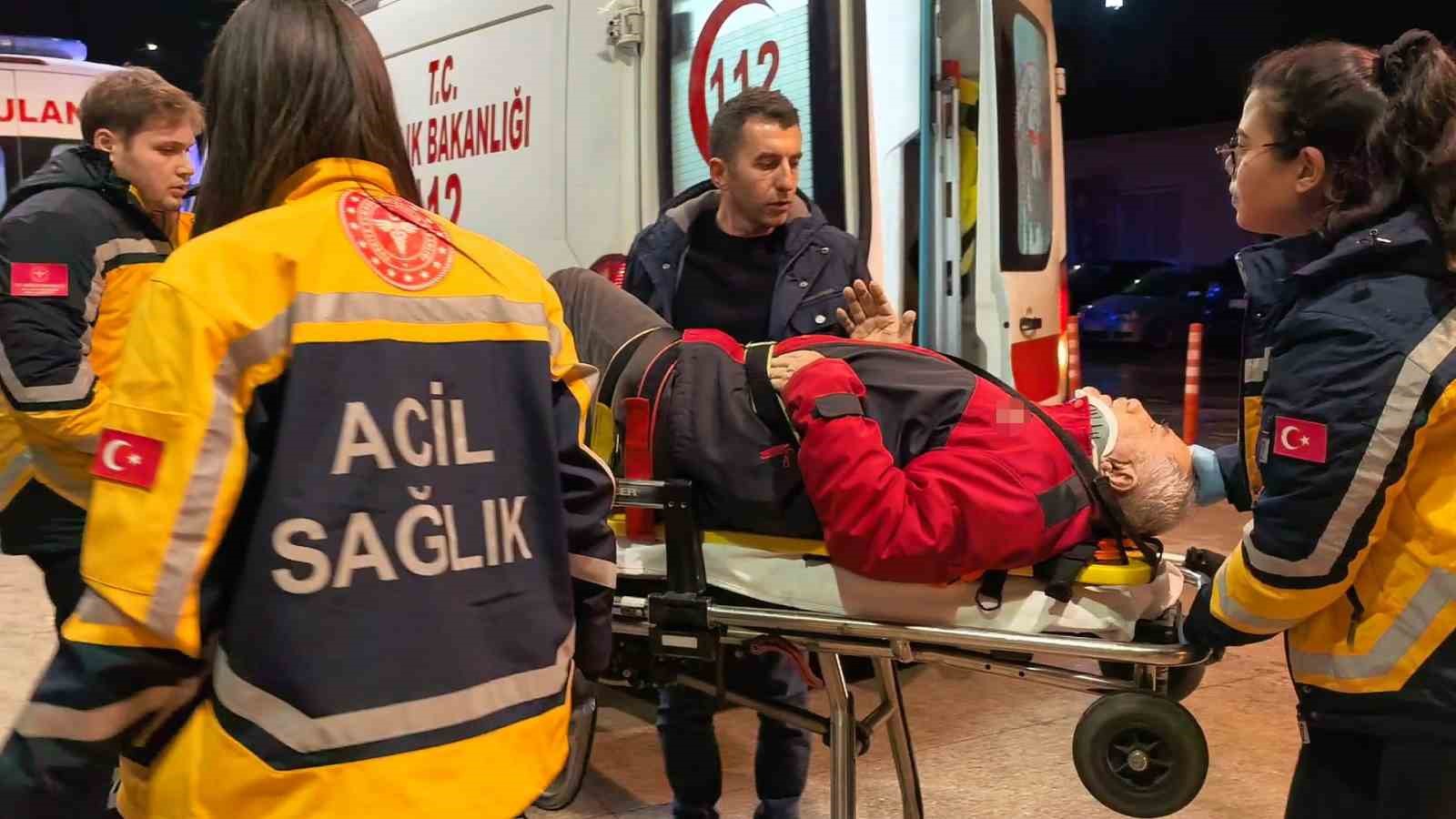 Bursa’da motosiklet yayalara çarptı: 1’i ağır 2 yaralı 8 bursada motosiklet yayalara carpti 1i agir 2 yarali 4 cuncviJc