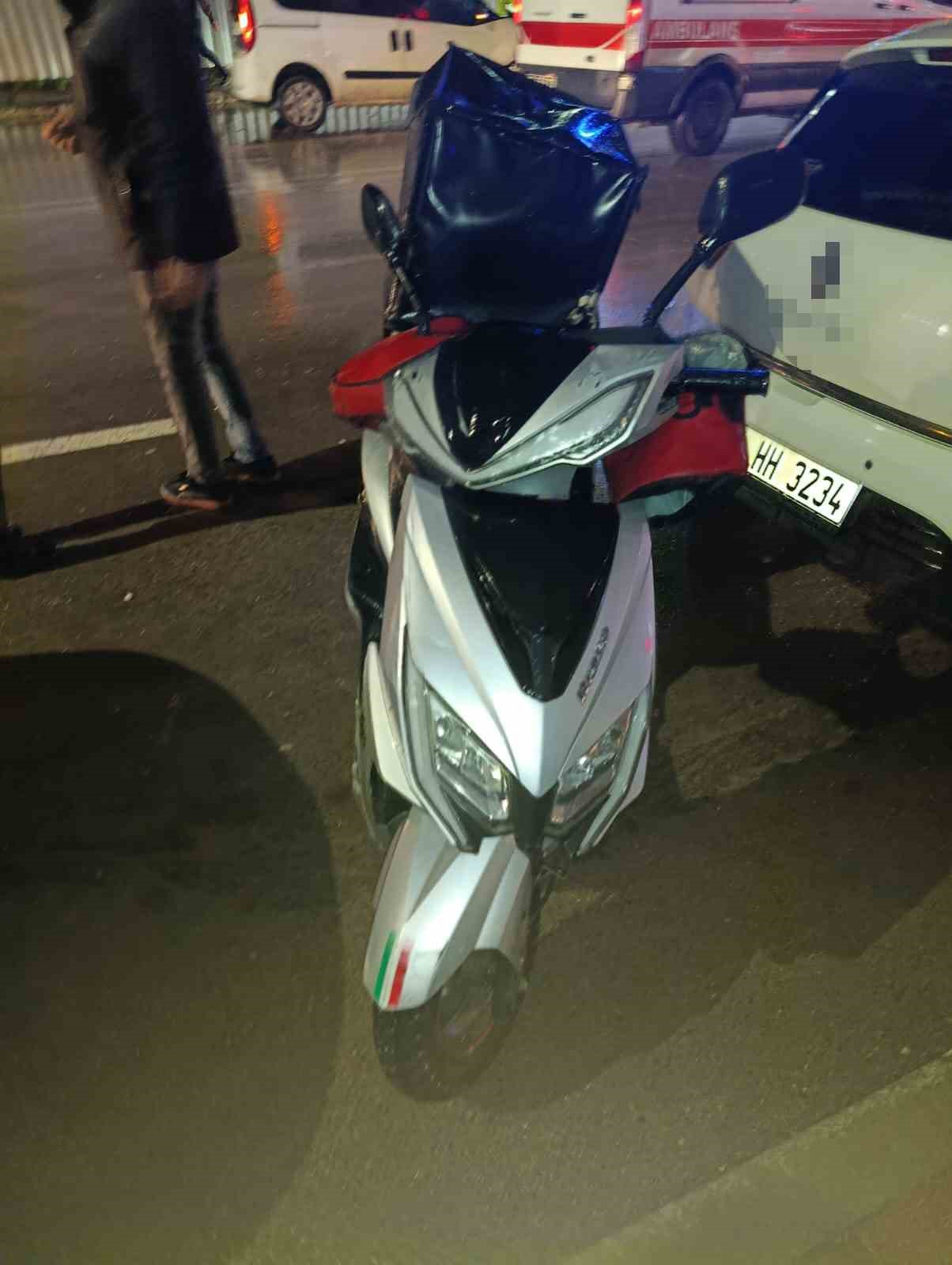 Bursa’da motosiklet yayalara çarptı: 1’i ağır 2 yaralı 9 bursada motosiklet yayalara carpti 1i agir 2 yarali 5 XsJBWL8X