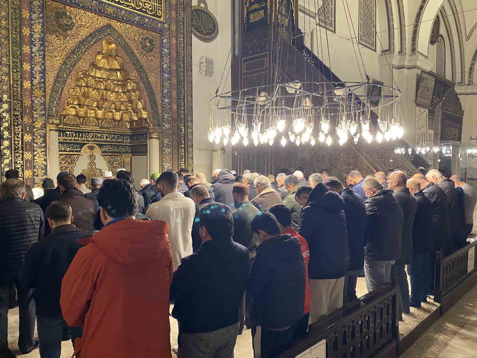 bursada muhsin yazicioglu icin ulucamide mevlid okutuldu helva ikram edildi 0 V7RkkBks