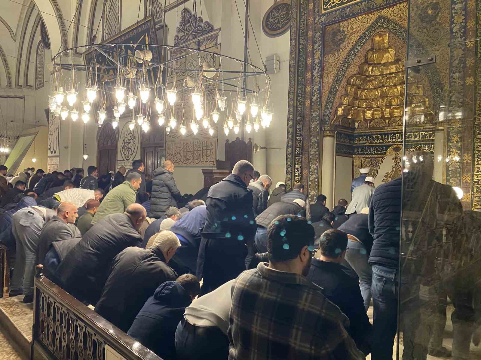 bursada muhsin yazicioglu icin ulucamide mevlid okutuldu helva ikram edildi 5 q5dlUI4r